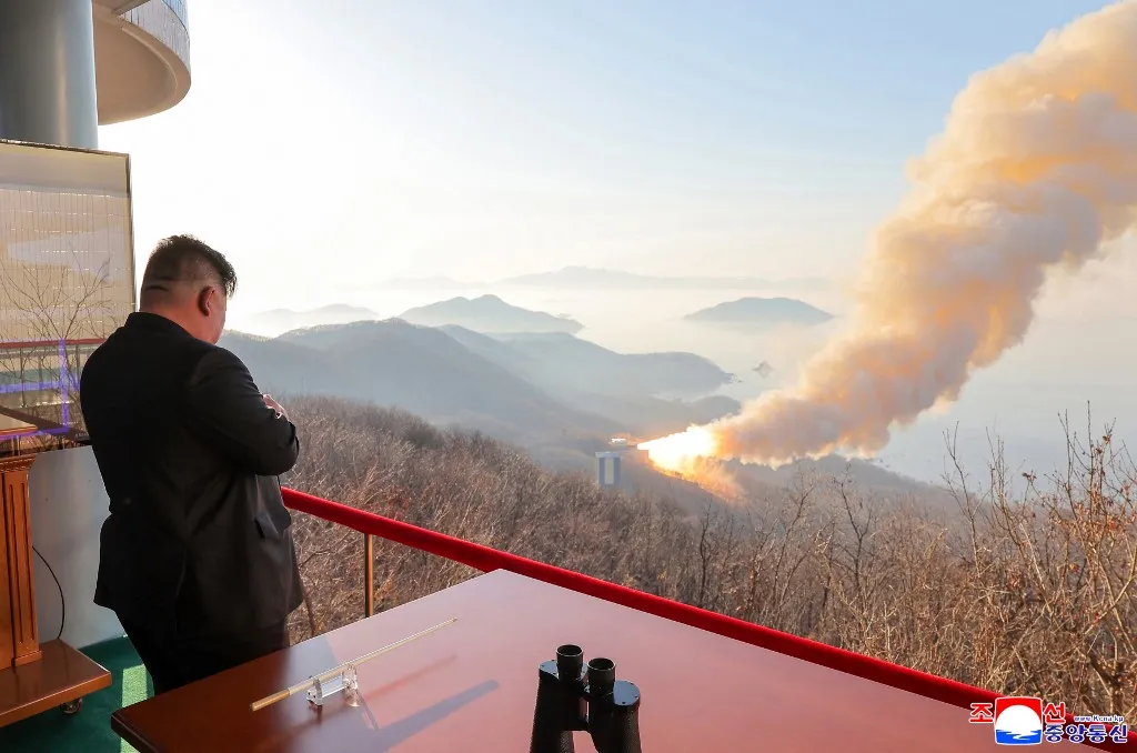 Észak-Korea új rakétahajtóművet tesztelt