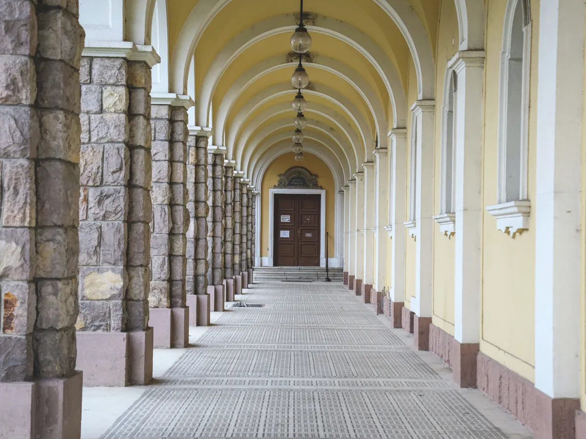 Tisza Szálló és Gyógyfürdő, Tisza Szálló, TiszaSzálló, Szolnok,                
20250331 Szolnok
Eladó Szolnok patinás épülete a Tisza szálló.
Fotó: Nagy Balázs NB
Új Néplap