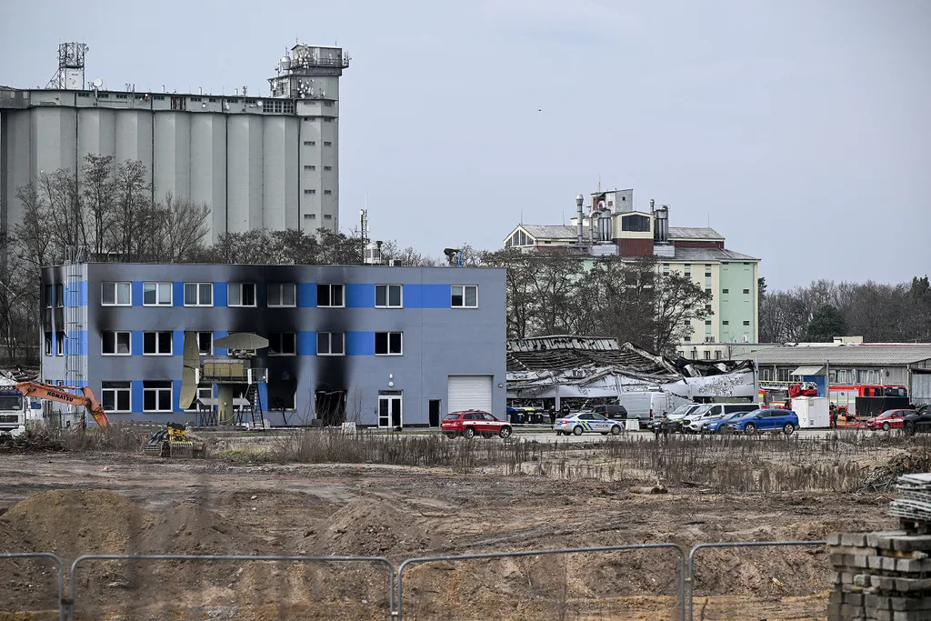 Tűz egy csehországi ipari létesítményben, Csehországiterrortámadás