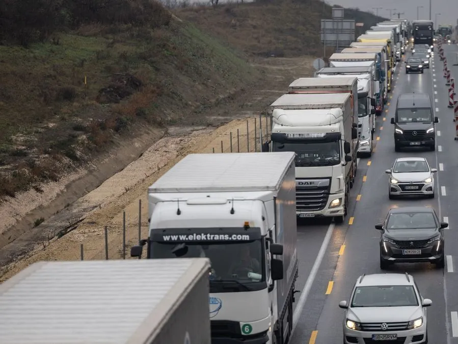 Nem minden kamionra vonatkozik a védett ár, M1/kamion/dugó