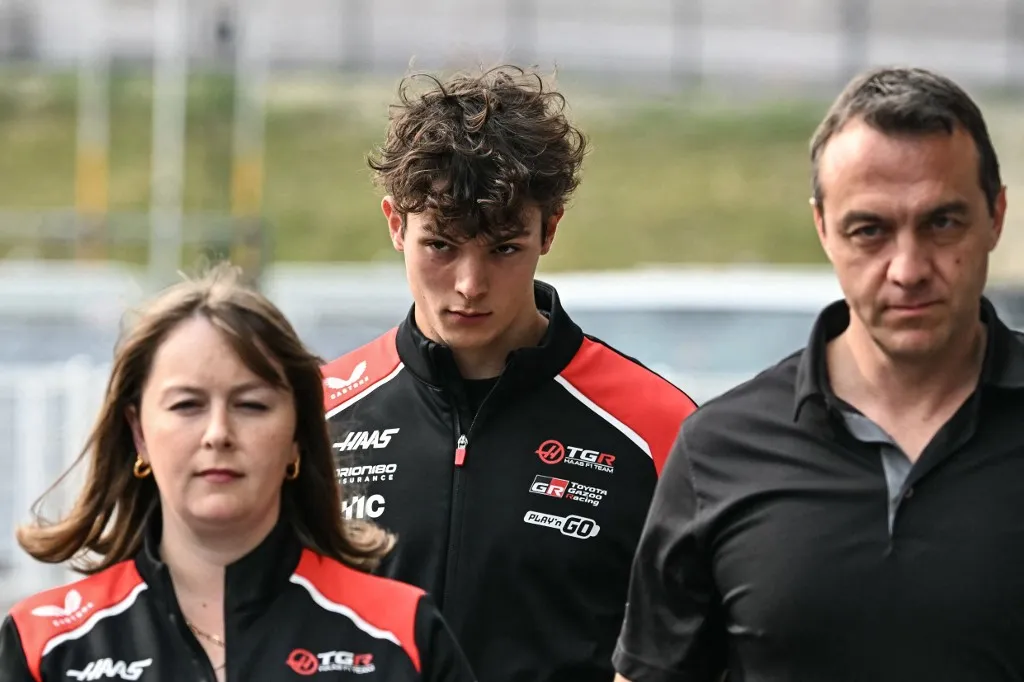 Haas F1 Team's British driver Oliver Bearman (C) walks back to the paddock after crashing in the Formula One Japanese Grand Prix at the Suzuka circuit in Suzuka, Mie prefecture on March 29, 2026. (Photo by Toshifumi KITAMURA / AFP)