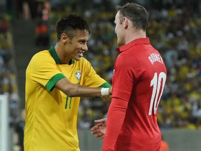 Wayne Rooney és Neymar 2013-ban egy Brazília-Anglia barátságos mérkőzésen