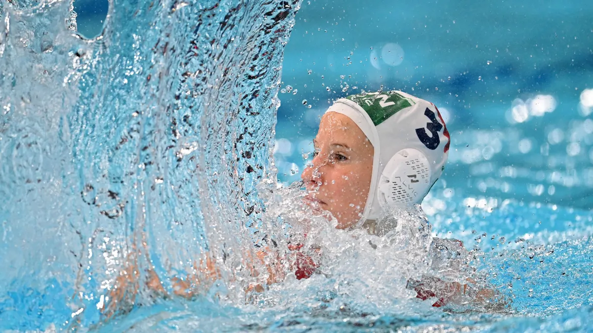 Vályi Vanda a medencén kívül is nagy népszerűségnek örvend 