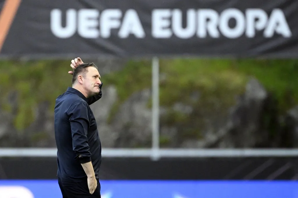 Ferencvaros' Irish coach Robbie Keane reacts at the end of the UEFA Europa League last 16 second leg football match between SC Braga and Ferencvaros at Municipal stadium of Braga on March 18, 2026. (Photo by Miguel RIOPA / AFP)
