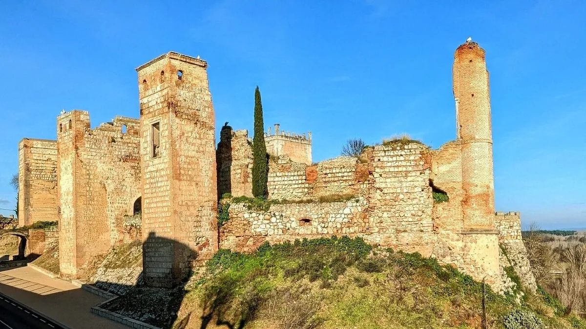 Váromlás Spanyolországban: összeomlott egy torony az escalonai várnál