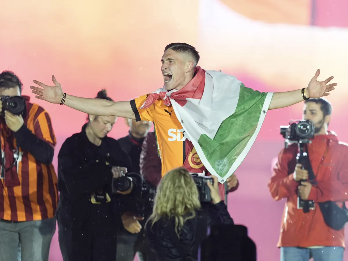 ISTANBUL, TURKIYE - MAY 25: Roland Sallai of Galatasaray greets the fans gathered at Yenikapi Event Area to celebrate their team’s 2024-2025 Turkish Super Lig championship in Istanbul, Turkiye, on May 25, 2025. Hakan Akgun / Anadolu (Photo by Hakan Akgun / Anadolu via AFP)