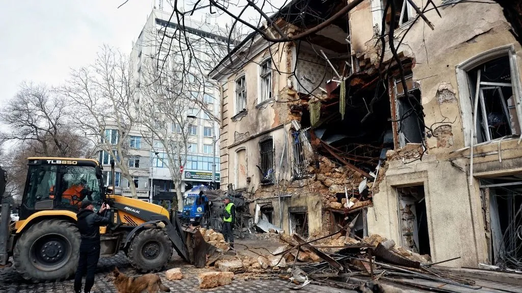 Legalább három ember életét vesztette, és többen megsérültek az orosz támadások következtében