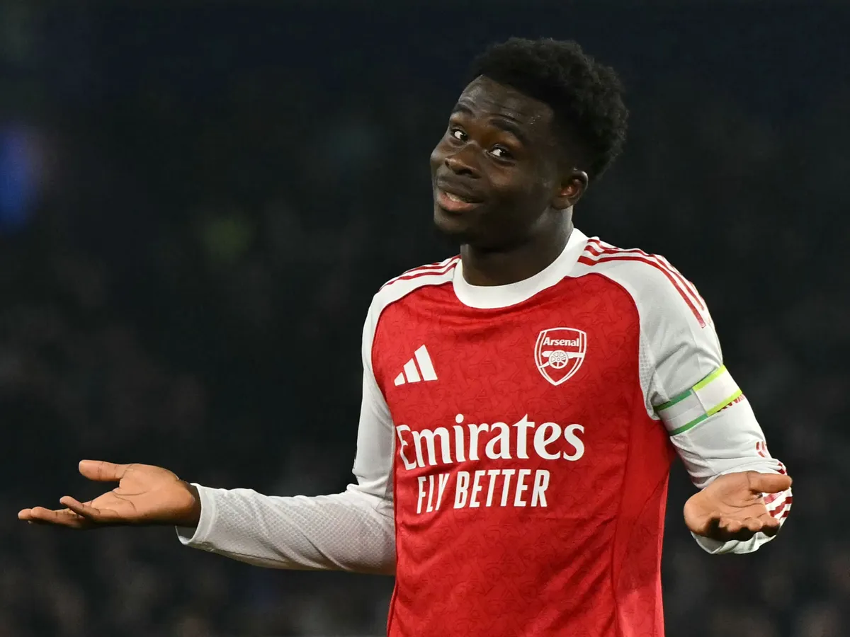 Arsenal's English midfielder #07 Bukayo Saka celebrates after scoring the opening goal of the English Premier League football match between Brighton and Hove Albion and Arsenal at the American Express Community Stadium in Brighton, southern England on March 4, 2026. (Photo by Glyn KIRK / AFP) / RESTRICTED TO EDITORIAL USE. No use with unauthorized audio, video, data, fixture lists, club/league logos or 'live' services. Online in-match use limited to 120 images. An additional 40 images may be used in extra time. No video emulation. Social media in-match use limited to 120 images. An additional 40 images may be used in extra time. No use in betting publications, games or single club/league/player publications. /