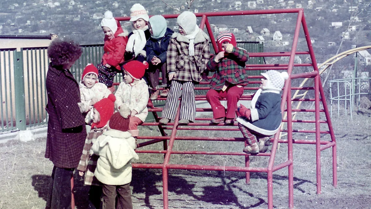 Íme a 80-as évek óvodája, ahol szabadság és szigor együtt éltek