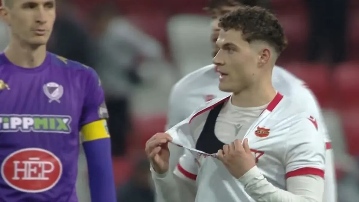 Saját mezét tépte szét a Honvéd játékosa, és még neki állt feljebb – videó