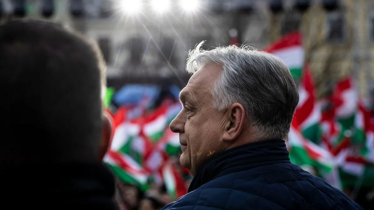 Orbán Viktor országjárása Pécelre érkezik, tömeget vár.