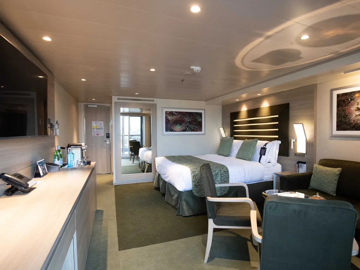 08 November 2019, Hamburg: View into a deluxe suite in the Yacht Club on board of the cruise ship MSC Grandiosa during a press tour. Photo: Christian Charisius/dpa November 11, 2019