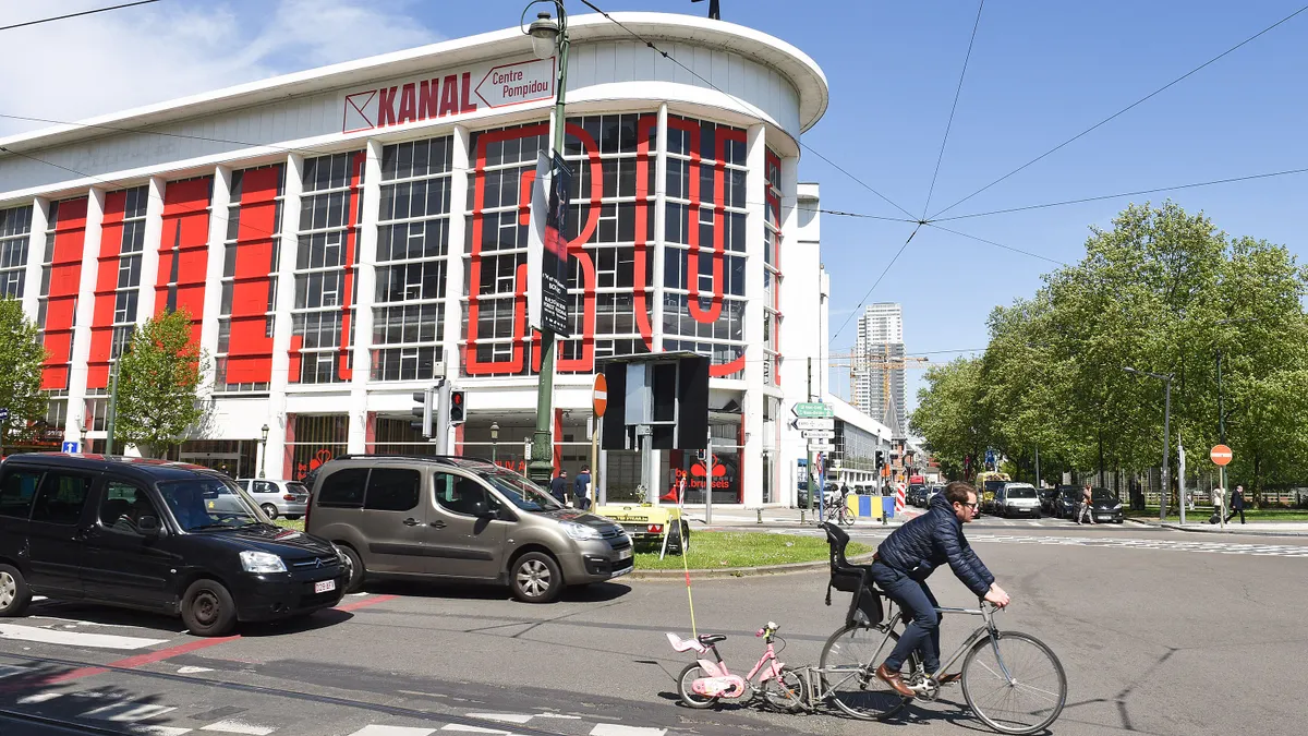 Autószalonból lesz a világ egyik legmodernebb múzeuma – ORIGO