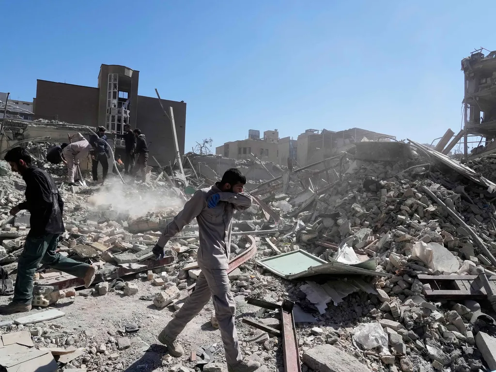 Képes beszámoló a támadásokról: az iráni háború legfrissebb felvételei -Galéria