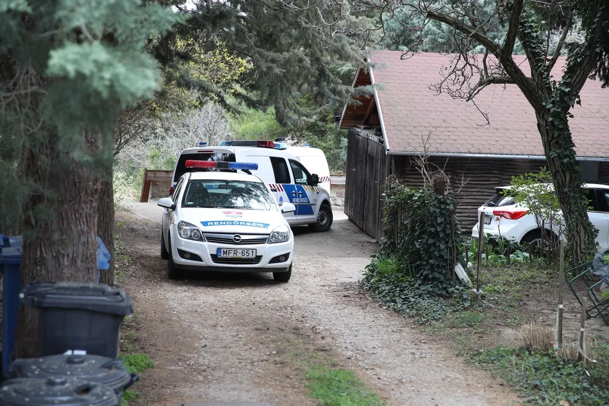 Helyszínelők lepték el a pécsi költő egykori otthonát egy tragikus haláleset után