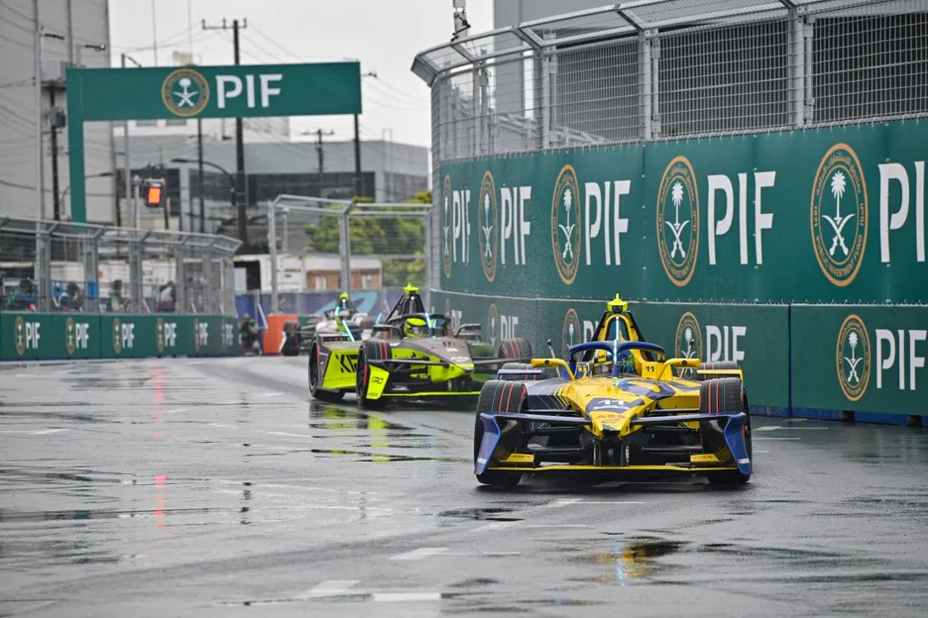 Történelmi újítást mutatott be a motorsportban a Lola
