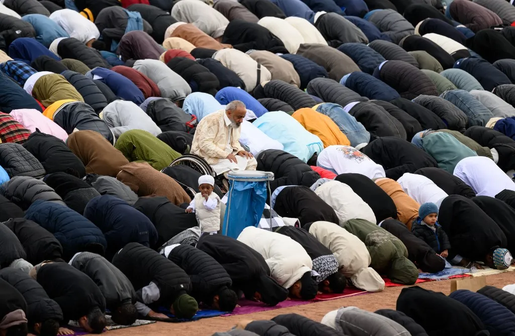 Véget ért a ramadán, a német Bundestagban nagy vacsorával ünnepelték