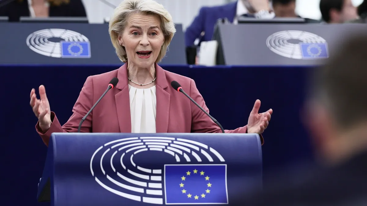 Párizs, 2026. március 11.Ursula von der Leyen, az Európai Bizottság elnöke beszél az Európai Parlament plenáris ülésén a testület strasbourgi üléstermében 2026. március 11-én.MTI/EPA/Ronald Wittek