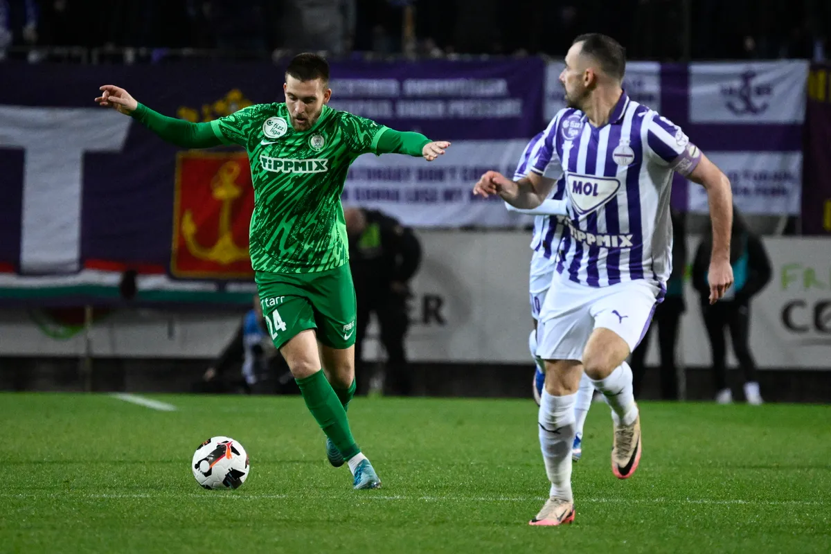 Az Újpest válogatott játékosa, Fiola Attila piros lapot kapott