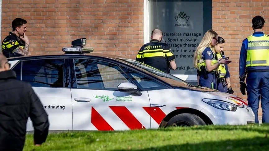 robbanás, ROTTERDAM - Police officers and enforcement officers at work on the streets. ROBIN UTRECHT /ANP netherlands out - belgium out (Photo by ROBIN UTRECHT / ANP MAG / ANP via AFP)
