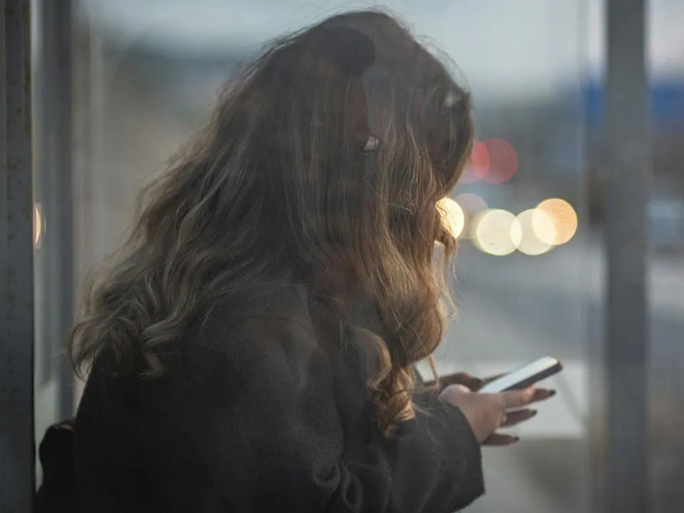 mobilozás sms rcs texting buszmegálló okostelefon
