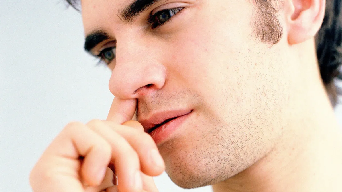 A legújabb tudományos felvetések szerint az orrpiszkálás és Alzheimer-kór között valós, bár egyelőre csak állatkísérletekkel igazolt kapcsolat állhat fenn.