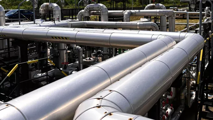 Az olajvezeték is meggyógyul 13-án, csak legyen, aki használja!