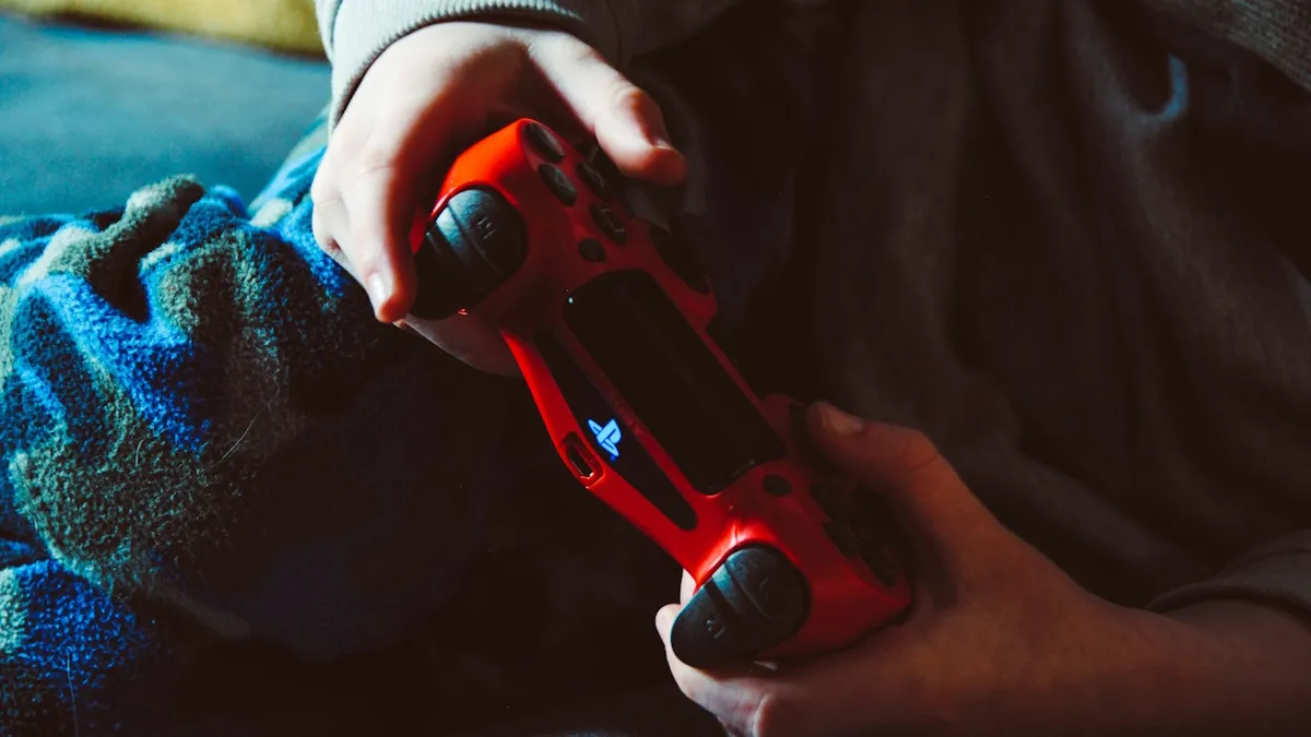 Szinte minden közösségi funkciót le fog tiltani a fiatalkorúaknál a PlayStation