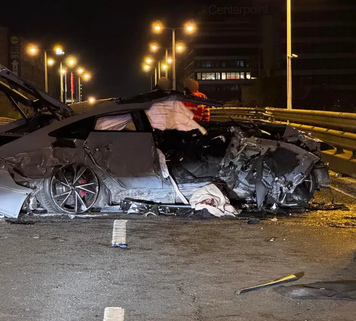 Az Audi sofőrjét hosszú időn keresztül próbálták újraéleszteni, sikertelenül 