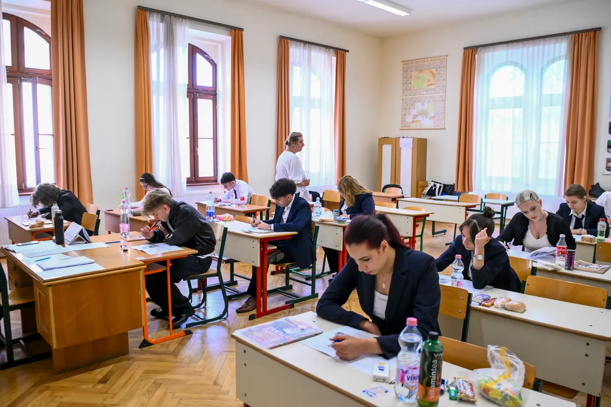 Történelem írásbeli érettségi vizsga a Szent József Óvoda, Általános Iskola, Gimnázium és Kollégiumban Debrecenben – Fotó: Czeglédi Zsolt / MTI Fotószerkesztõség