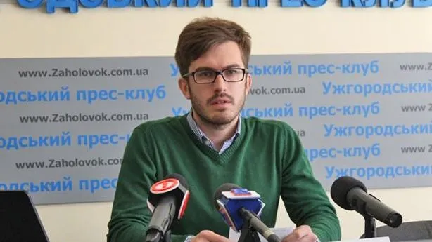 Sorosista tartótisztet küldtek az ukránok, hogy kézivezérelje Magyar Pétert