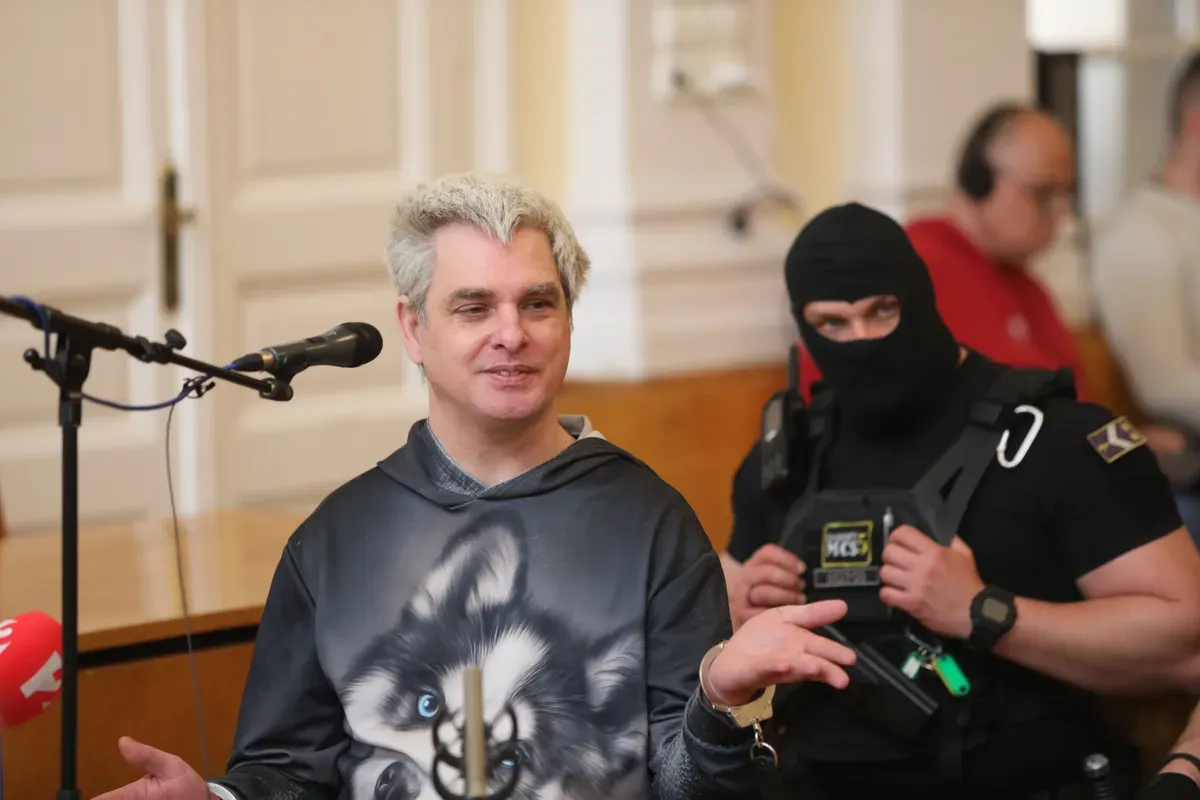 Till Tamás gyilkosa egy show-műsor főszereplőjeként viselkedett a bíróságon