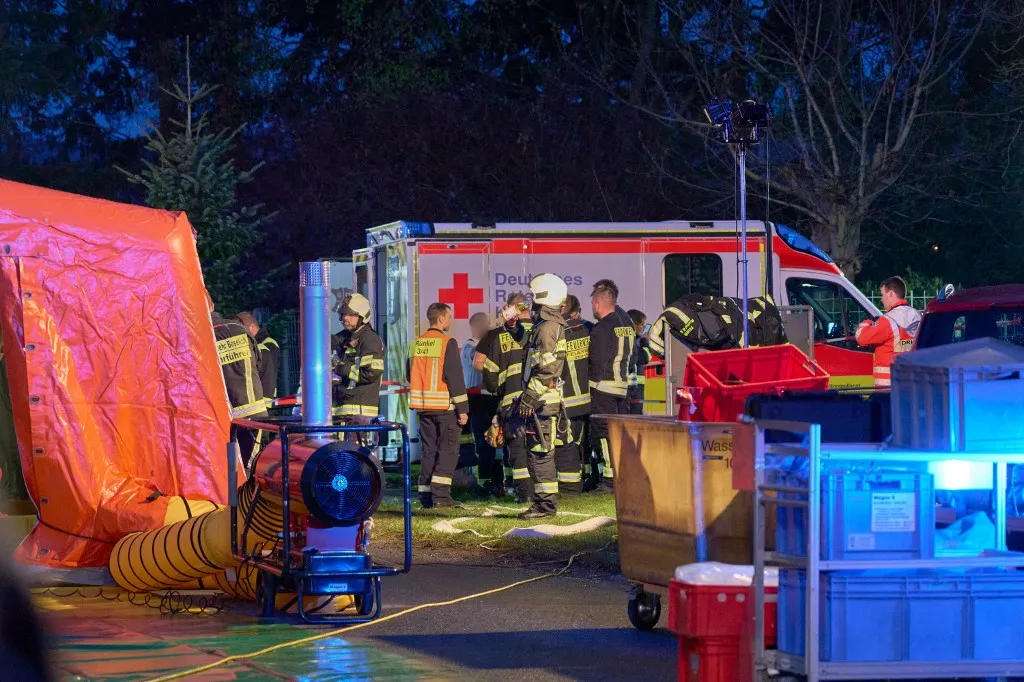 16 April 2026, Hesse, Runkel: Emergency services are deployed in Runkel, Hesse. Several people have died in an accident at a leather factory and fur tannery in Runkel. Other people were seriously injured and taken to hospital, according to the state Ministry of the Interior. Photo: Sascha Ditscher/dpa - ATTENTION: One person has been pixelated for legal reasons (Photo by Sascha Ditscher / dpa Picture-Alliance via AFP)