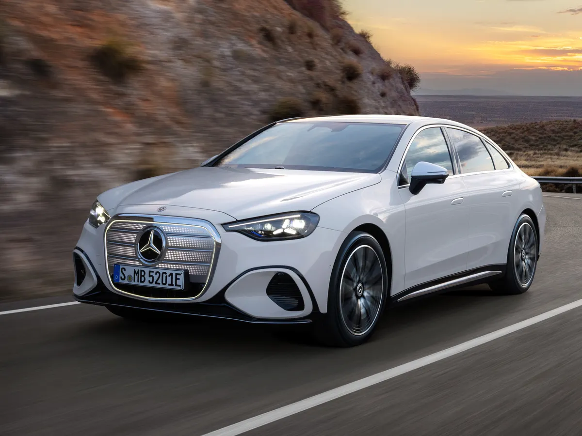 592-762 km között mozog az elektromos Mercedes-Benz C-osztály szabványos hatótávolsága.