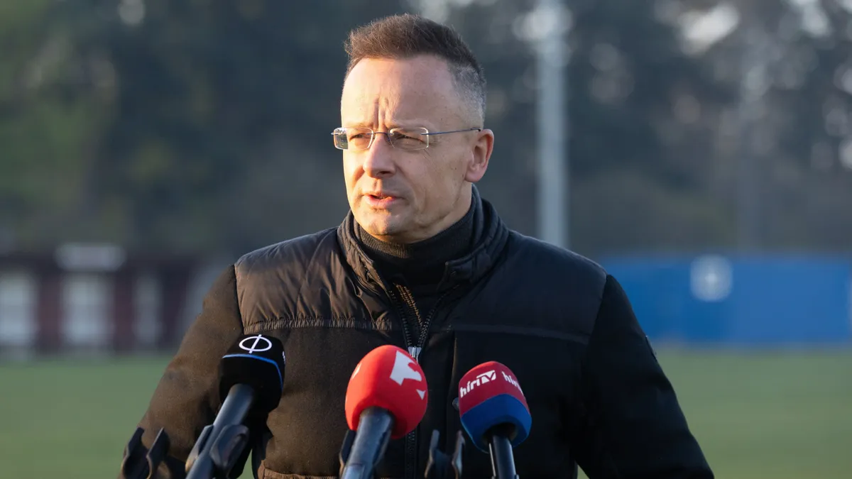 Dunakeszi, 2026. április 12.
Szijjártó Péter külgazdasági és külügyminiszter nyilatkozik, miután leadta szavazatát az országgyűlési választáson Dunakeszin, a Kinizsi Sportklubban kialakított szavazókörben 2026. április 12-én.
MTI/Kocsis Zoltán