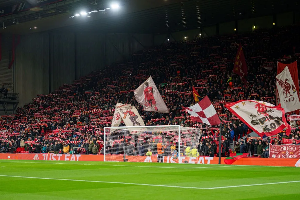 A hétvégétől eltűnnek a zászlók a Liverpool stadionjában