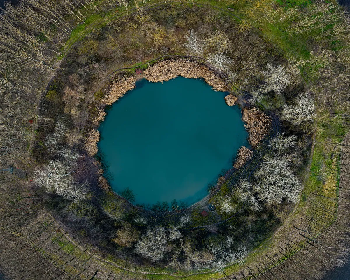Gianni és Miki a nagyhegyesi Kráter-tónál jártak - Crater lake of Nagyhegyes village. This is a non natural lake was created by a natural gas extraction accident. There is a tourist attraction and fishing lake nowdays