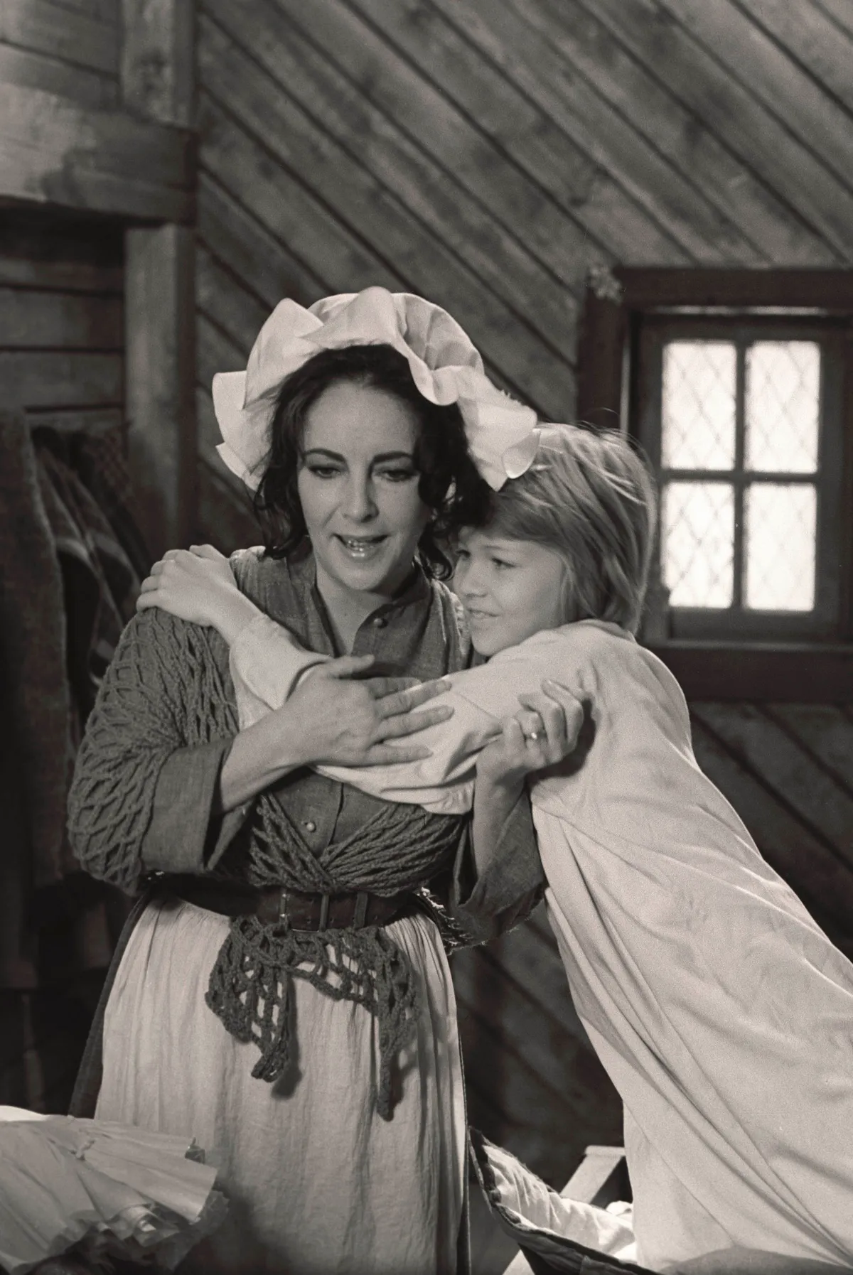 Mar. 24, 2011 - Russia - Movie ''The Blue Bird''  20th Century Fox. Lenfilm Studio. 1976. USSR-USA. In the picture: Elizabeth Taylor and Todd Lookinland.