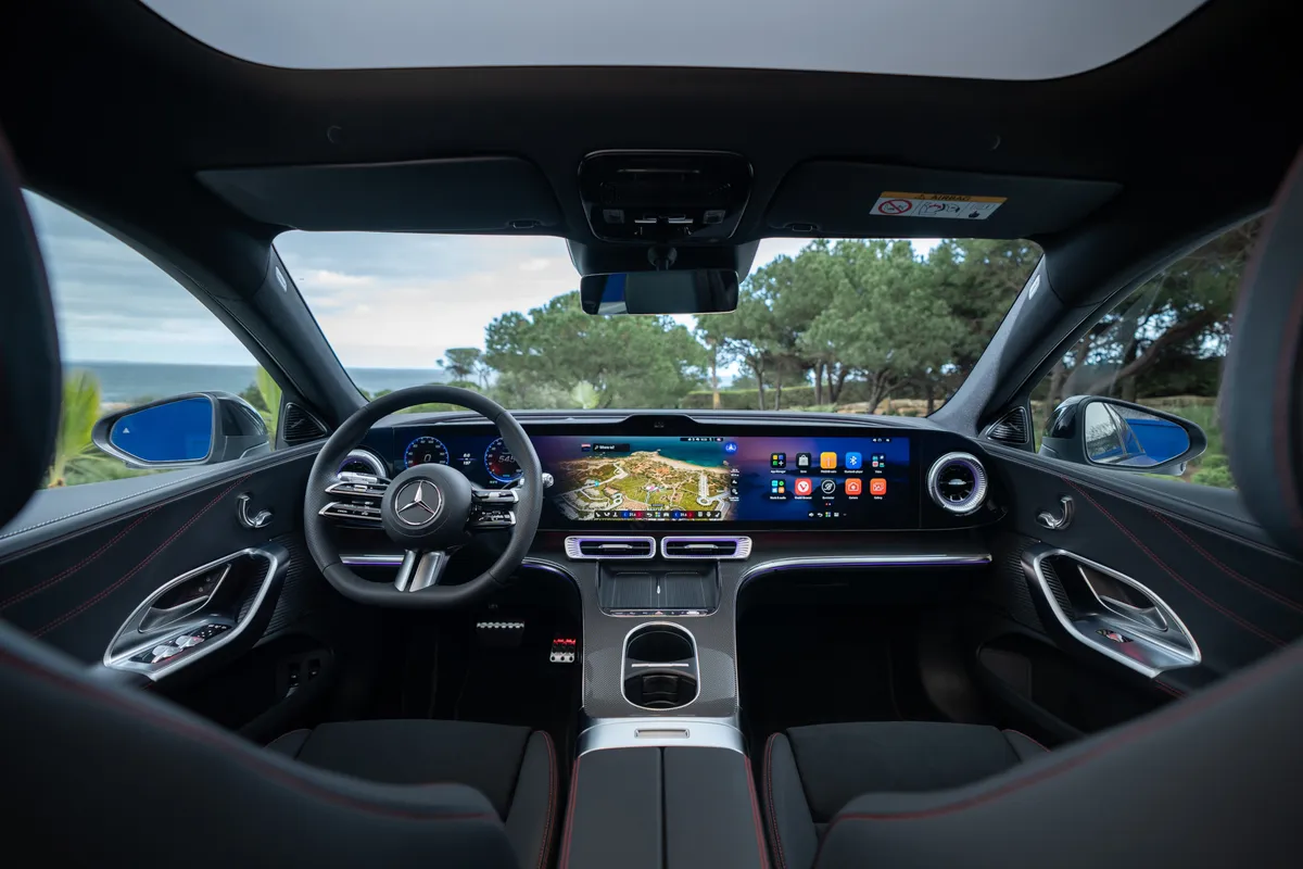 Der neue Mercedes-Benz C 400 4MATIC elektrisch.
 
Energieverbrauch kombiniert: 18,6-14,2 kWh/100 km | CO₂-Emissionen kombiniert: 0 g/km | CO₂-Klasse: A [1]
 
Exterieur: AMG Line Plus; lavender silver
 
 
[1] Die Angaben sind vorläufig. Es liegen bislang weder bestätigte Werte von einer amtlich anerkannten Prüforganisation noch eine EG-Typgenehmigung noch eine Konformitätsbescheinigung mit amtlichen Werten vor. Abweichungen zwischen den Angaben und den amtlichen Werten sind möglich.
 
//
The all-new Mercedes-Benz C 400 4MATIC electric.
 
Energy consumption combined: 18,6-14,2 kWh/100 km | CO₂ emissions combined: 0 g/km | CO₂ class: A [1]
 
Exterior: AMG Line Plus; lavender silver
 
[1] The information is provisional. Neither confirmed values from an officially recognised testing organisation nor an EC type approval nor a certificate of conformity with official values are available to date. Deviations between the data and the official values are possible.