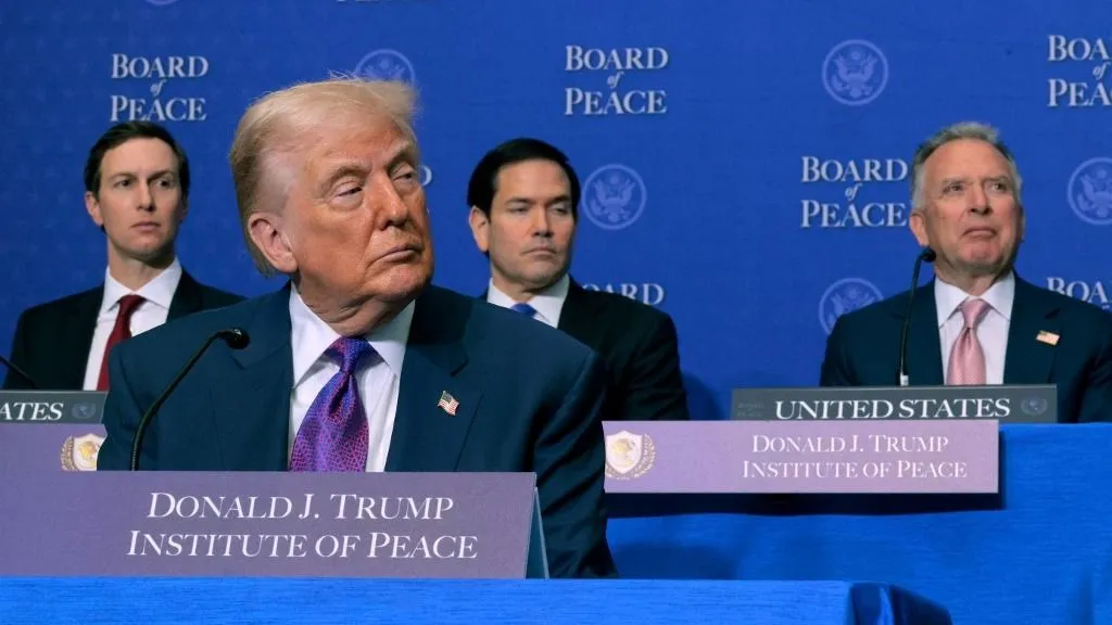 Steve Witkoff különmegbízott és Jared Kushner Iszlámábádban ülnek tárgyalóasztalhoz az iráni kormány képviselőivel