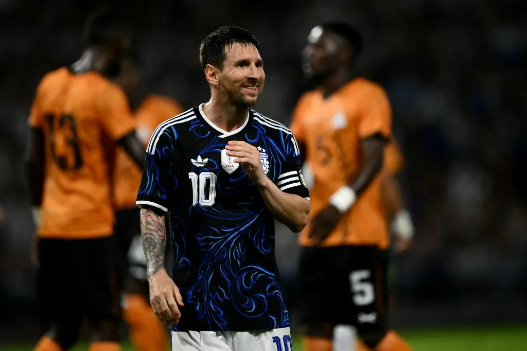 Lionel Messi miatt kifizették a drága belépőket, de a világbajnok nem lépett pályára Fotó: LUIS ROBAYO / AFP