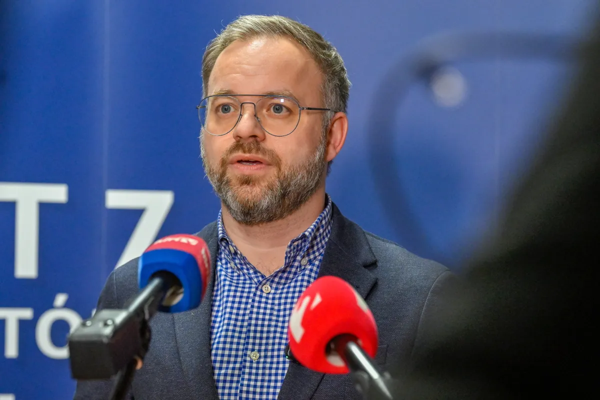 Isaszeg, 2026. március 19.
Orbán Balázs, a miniszterelnök politikai igazgatója a kormánypártok országjárásának isaszegi sajtótájékoztatóján 2026. március 19-én.
MTI/Máthé Zoltán