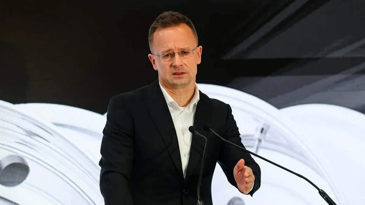 Szijjártó Péter külgazdasági és külügyminiszter beszédet mond a Howmet-Köfém Kft. új gyártócsarnokának átadásán Székesfehérváron 2026. március 25-én. Az amerikai közlekedés- és repülőgépipari beszállító 17 milliárd forint értékben bővítette kapacitását a kormány ötmilliárd forintnyi támogatásával, aminek nyomán nyolcvan új munkahely jön létre.MTI/Vasvári Tamás, beruházás