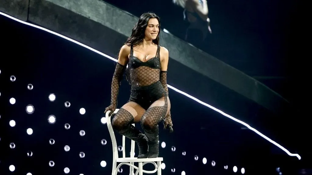 INGLEWOOD, CALIFORNIA - OCTOBER 08: (EXCLUSIVE COVERAGE, EDITORIAL USE ONLY, NO COMMERCIAL USE, NO SPECIAL INTEREST OR SINGLE ARTIST PUBLICATION USE) Dua Lipa performs onstage at The Kia Forum on October 08, 2025 in Inglewood, California.   Emma McIntyre/Getty Images for ABA/AFP (Photo by Emma McIntyre / GETTY IMAGES NORTH AMERICA / Getty Images via AFP)