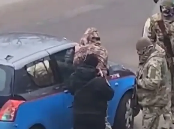 Újabb brutális felvétel került fel a közösségi oldalakra a kényszersorozásokról Forrás: képernyőfelvétel