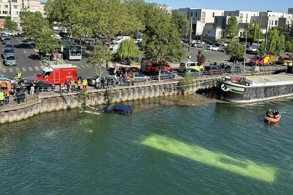 Súlyos buszbaleset történt Franciaországban csütörtök reggel. Egy tanuló vezető elvétett egy kanyart, és a busszal a Szajna folyóba zuhant.