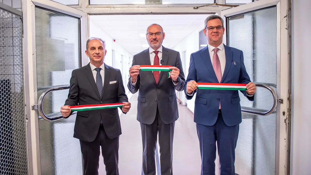 Új képalkotó diagnosztikai eszközöket adtak át a Bajai Szent Rókus Kórházban (Fotó: Kacsúr Tamás / MTI Fotószerkesztőség)