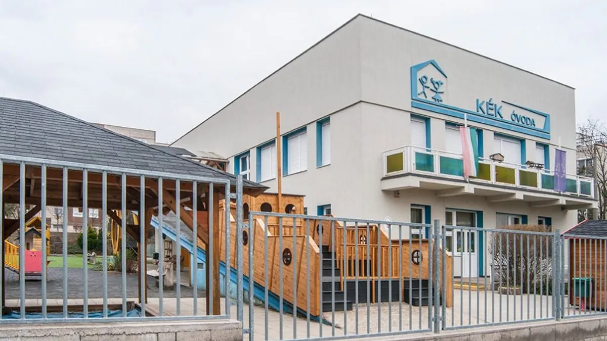 Elképesztő! Valaki az ablakon át belőtt egy solymári óvoda épületébe – ORIGO