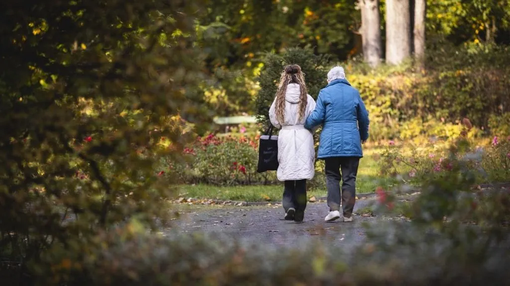 zombisejtek A young woman and a senior citizen take a morning walk through a park, photographed in Berlin, October 20, 2025. (Photo by Amrei Schulz / Photothek Media Lab / dpa Picture-Alliance via AFP)