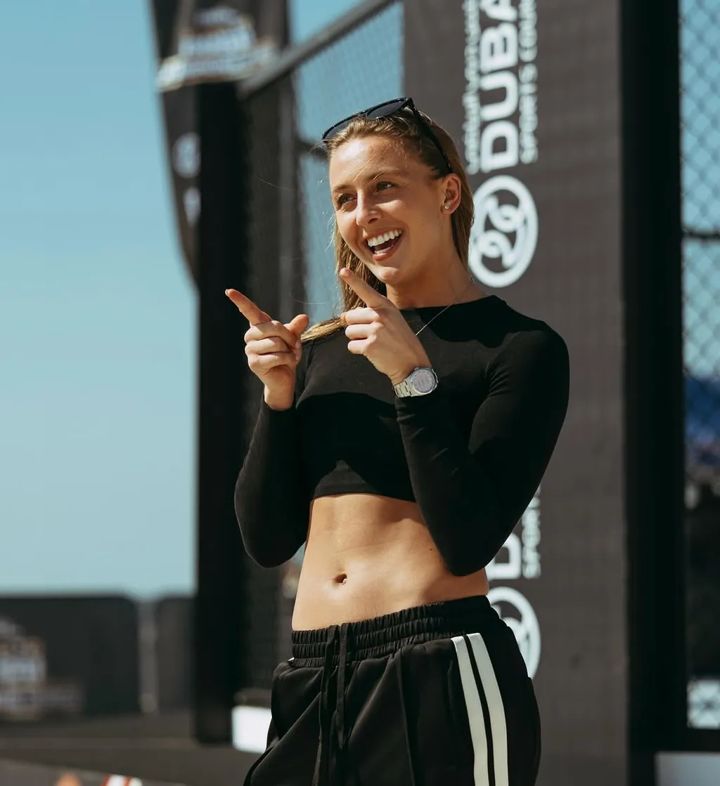 A csinos MMA sztár, Dakota Ditcheva